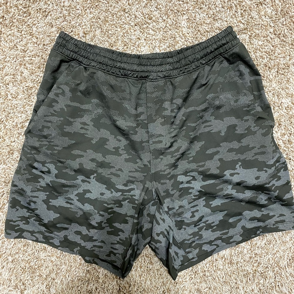 Lululemon Pacebreaker Shorts 7in